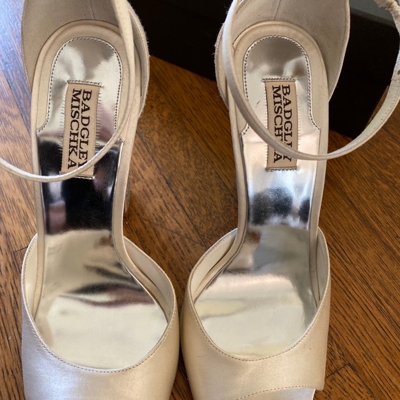 Badgley Mischka Ivory jeweled heels size 8.5 - Picture 5 of 9